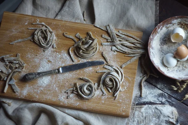 Home-made raw noodles — Stock Photo, Image