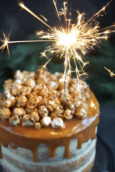 Cakeparty cake with popcorn and sparklers — Stock Photo, Image