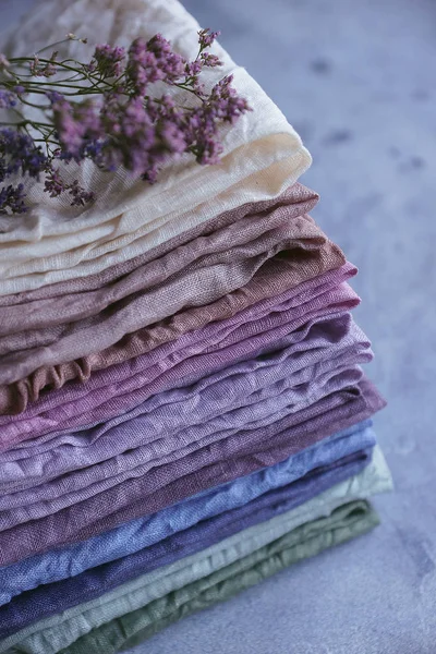 Doğal el-boyalı kumaşlar — Stok fotoğraf