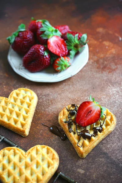 Wafers with chocolate and strawberries — Stock Photo, Image