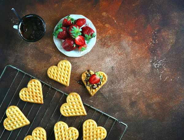 Gaufrettes au chocolat et fraises — Photo