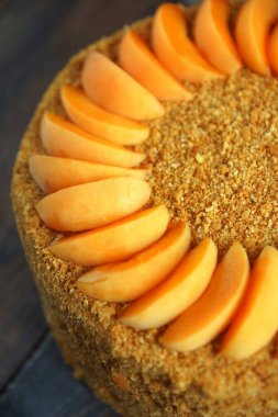 Tatlım pasta kayısı ile ev yapımı 