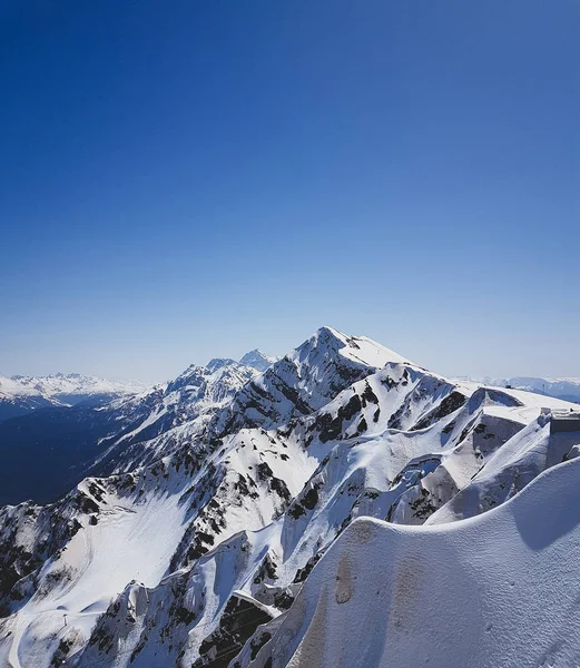 Schneebedeckte Berge, Sotschi, Russland, Rosengipfel — Stockfoto