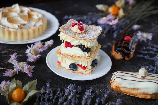 Tea Sweets Dark Background Mille Feuille Eclairs Tart Decorative Flowers — Stock Photo, Image
