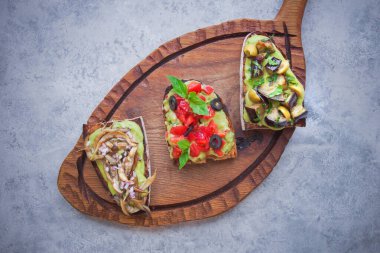 Koyu renk bir sırt, çeşit çeşit bruschetta, Top vie