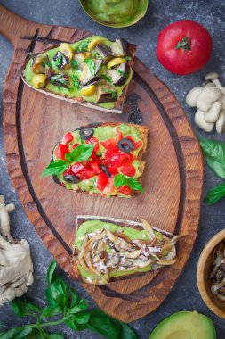 Koyu renk bir sırt, çeşit çeşit bruschetta, Top vie