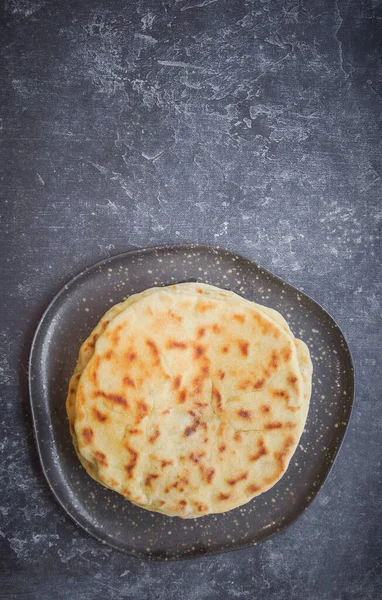 Khychin Tortilla Traditionele Balkar Gerechten Donkere Rug — Stockfoto