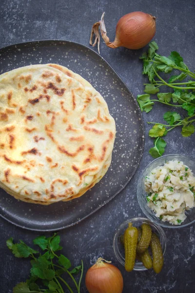 Khychin Tortilla Hagyományos Balkáni Ételek Sötét Hátú — Stock Fotó