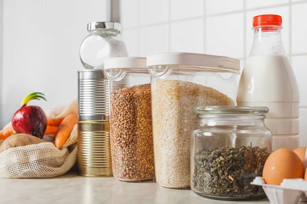 Yağmurlu günler için stoklar masada.