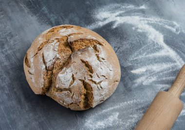 Taze ekmek ev yapımı çavdar unundan yapılmış