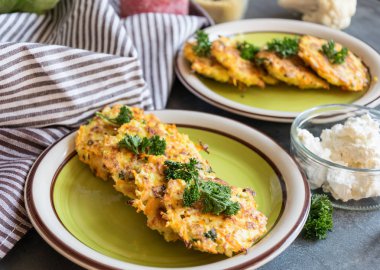 Kuskus, karnabahar ve baharat hafif kek fırında pişmiş