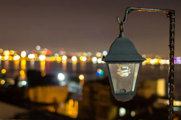 Siyah Fener Sokak Lambası Şehir Manzarası Gece Şehri Sahte Lamba — Stok fotoğraf