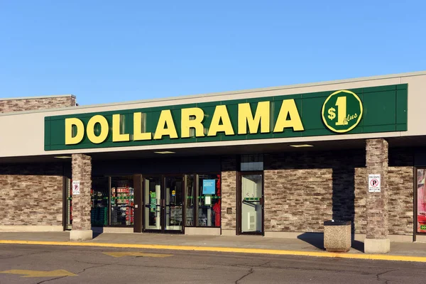 Ottawa 'daki Dollarama mağazası. — Stok fotoğraf