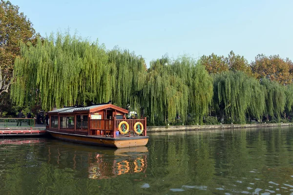 Hangzhou China November 2014 Tourboot Bij West Lake Hangzhou Die — Stockfoto
