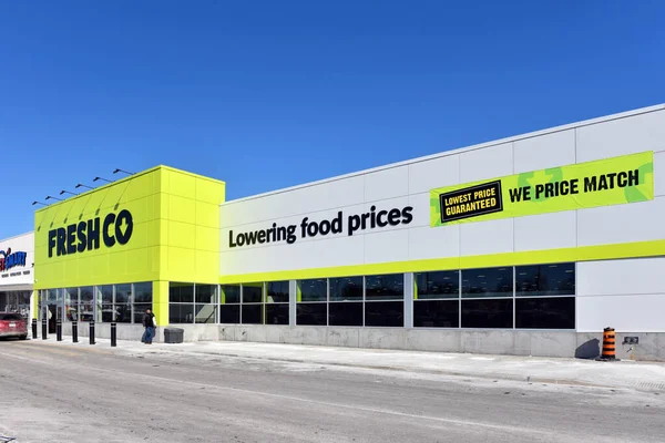 Ottawa Kanada Lutego 2020 Freshco Głębokie Zniżki Supermarket Merivale Road — Zdjęcie stockowe