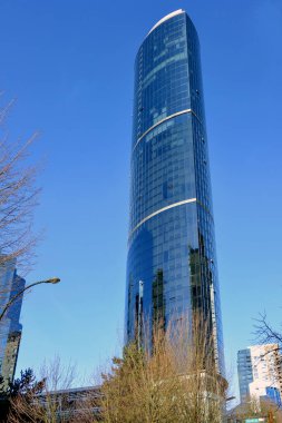 Vancouver, Kanada - 4 Mart 2020: Burrard Caddesi 'ndeki Sheraton Wall Centre' ın eşsiz görünümlü kulesi. 2001 'de açıldı ve sahibi Wall Financial Corporation..
