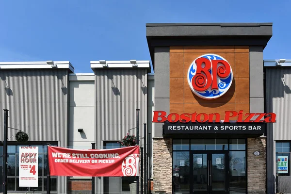 Ottawa Canadá Abril 2020 Boston Pizza Hunt Club Road Uma — Fotografia de Stock