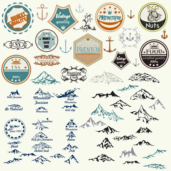 Enorme colección vectorial de etiquetas vintage y montaña dibujada a mano — Vector de stock