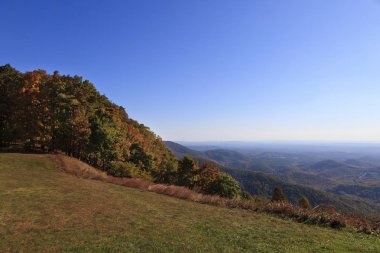 Sonbaharda Blue Ridge Parkway Virginia dağlarda