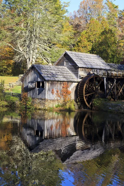 Histórico Molino Mabry Blue Ridge Parkway Meadows Dan Virginia Otoño — Foto de Stock