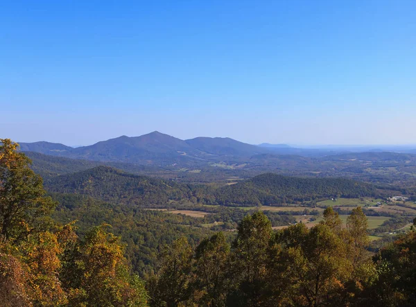 Горы Вирджинии Blue Ridge Parkway Осенью — стоковое фото