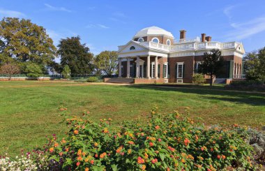 Charlottesville, Virjinya, Amerika Birleşik Devletleri - 20 Ekim 2016. Monticello, Virginia, Batı çim ve Çiçek Bahçesi, Thomas Jefferson'ın evinde 1772 inşa