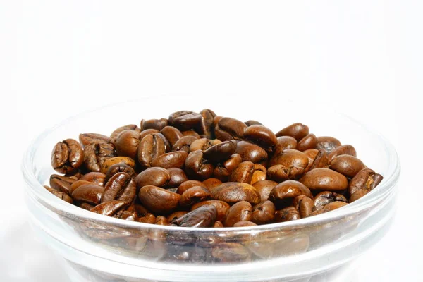 Кофейные зерна на гранже — стоковое фото