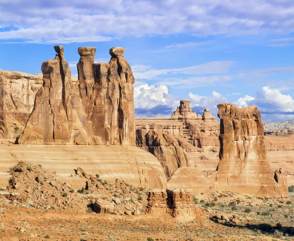 Three Gossips and Sheep Rock at Arches — Stock Photo, Image