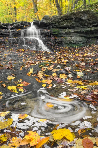 Wervelende Autumn Stream — Stockfoto