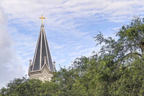 Leuchtendes Kreuz auf Kirchturm — Stockfoto