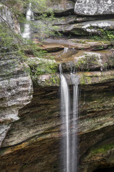 Waterfall Atop Ash Cave — Stock Photo, Image