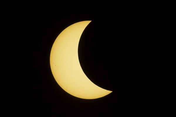 Meio caminho ido Eclipse Solar — Fotografia de Stock