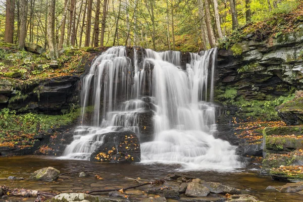 Wasserfall im Trockenen — Stockfoto