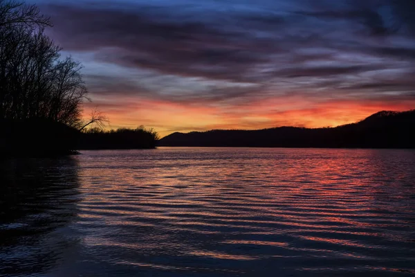 Günbatımı Ohio Nehri Vadisi Nin Tepelerinde Gökyüzünü Güzel Bir Renkle — Stok fotoğraf