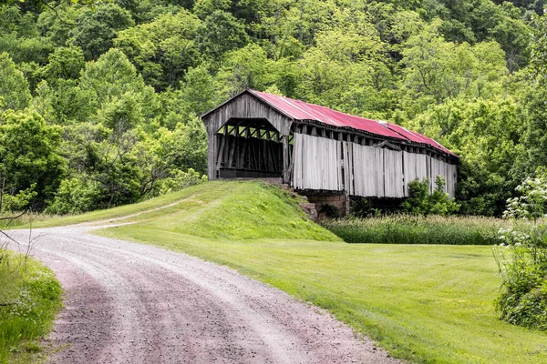 Historyczny Most Kryty Knowlton Wiejskim Hrabstwie Monroe Ohio Rozciągał Się — Zdjęcie stockowe