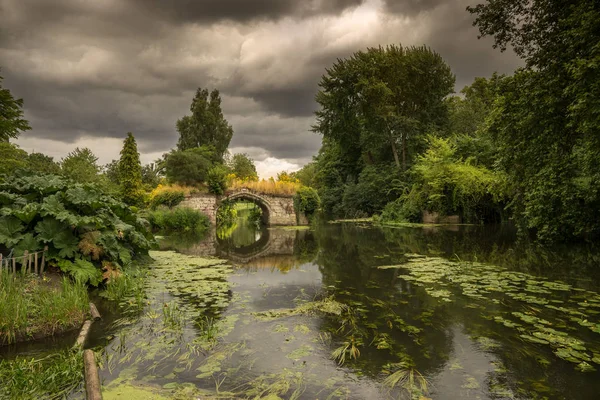 Pont surplombant la rivière Avon — Photo