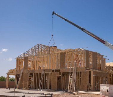 İnşaat alanı ve vinç