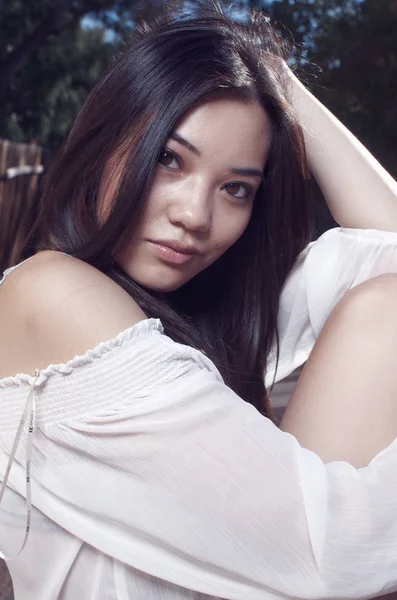 Jovem Modelo Asiático Bonito Com Cabelo Lindo Longo — Fotografia de Stock