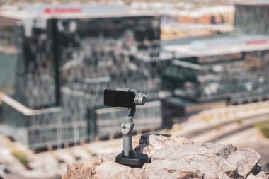 Tempe, Az, ABD-5.2.18: ile DJI indeks işlem Osmo cep 2. İle DJI indeks işlem bir Çinli teknoloji şirketidir. Onun popüler gimbal onun el kamera stabilizatörleri vasıl Ces 2018 için daha düşük bir fiyat, yeni bir sürümü ile DJI indeks işlem ortaya.