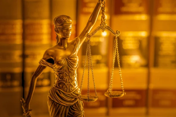 Rechtsstaatliches Konzept Bild Waage Der Gerechtigkeit Erleuchtete Goldenes Licht — Stockfoto
