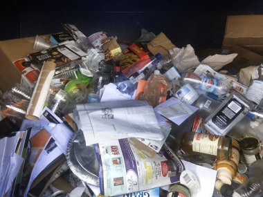 Mesa, Az / Usa - 9.8.19: Mesa şehri, Arizona Geri Dönüşüm Merkezlerinin işletme maliyetleri nedeniyle süresiz olarak kapatıldığını duyurdu