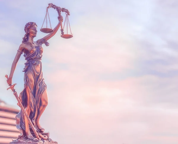 Lag Och Ordning Juridisk Symbol Skalor Rättvisa Ställs Mot Färgstarka — Stockfoto