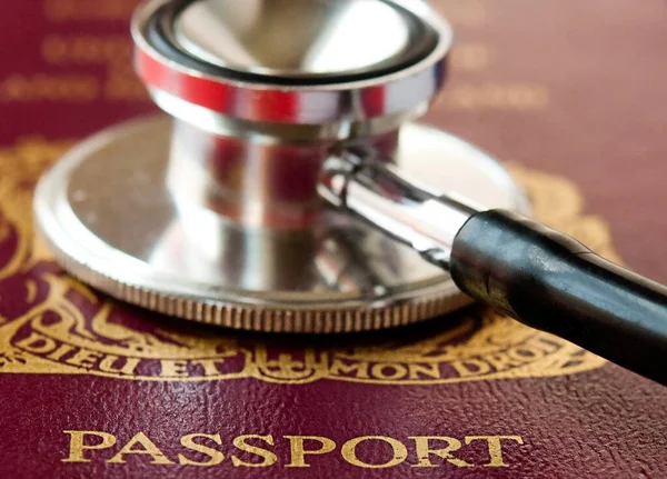 Międzynarodowe Ograniczenia Podróży Celu Zwalczania Wizerunku Koncepcji Koronawirusa Paszport Stetoskop — Zdjęcie stockowe