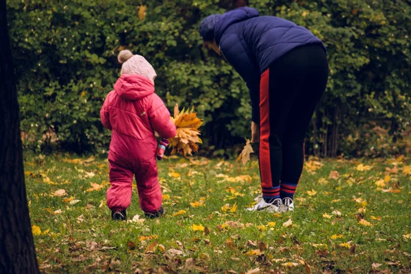 Sankt Petersburg Ryssland Oktober 2019 Mamma Leker Med Dotter Barn — Stockfoto