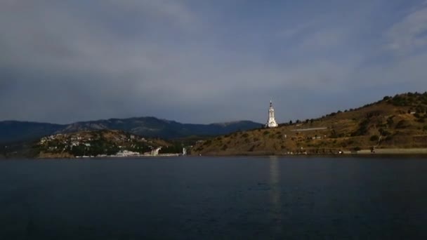 Región Alushta Crimea Agosto 2019 Barco Aleja Iglesia Faro San — Vídeos de Stock