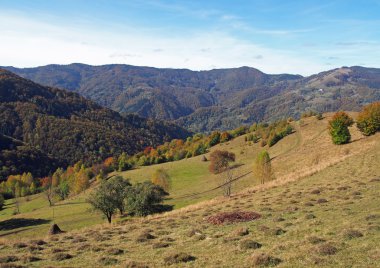 Ekim ortasında Ukrayna Karpatlar tipik görünümü