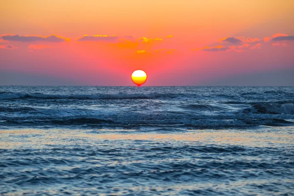 Ruhiges Mittelmeer am frühen Morgen — Stockfoto