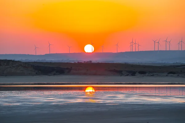 Piccolo lago alla sera — Foto Stock