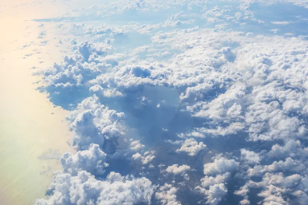 View from an airplane window to a land below — Stock Photo, Image