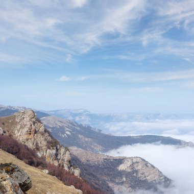 dağ omurga bir sis içinde